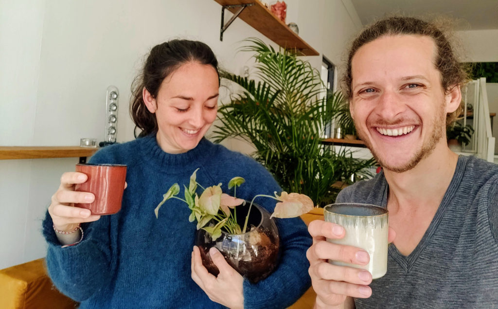 Erik and Leonie sharing a cup