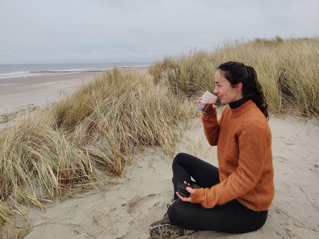 Leonie Sipping cacao