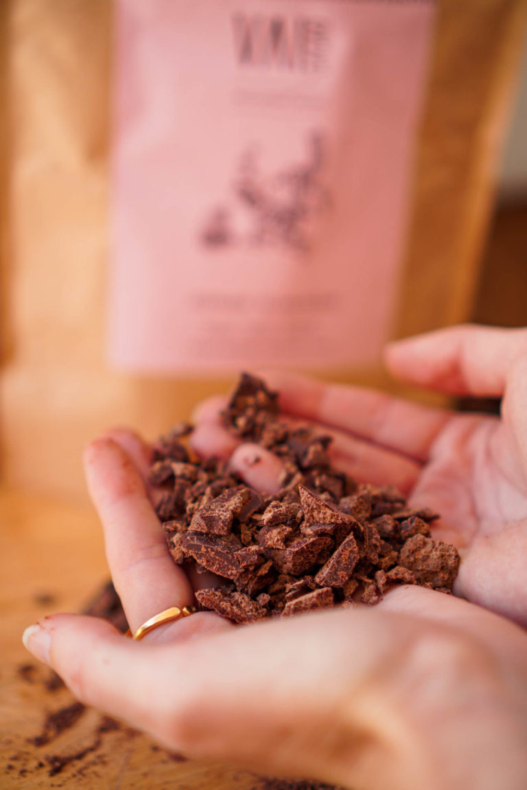 Vai cacao atehuan chopped cacao in hands