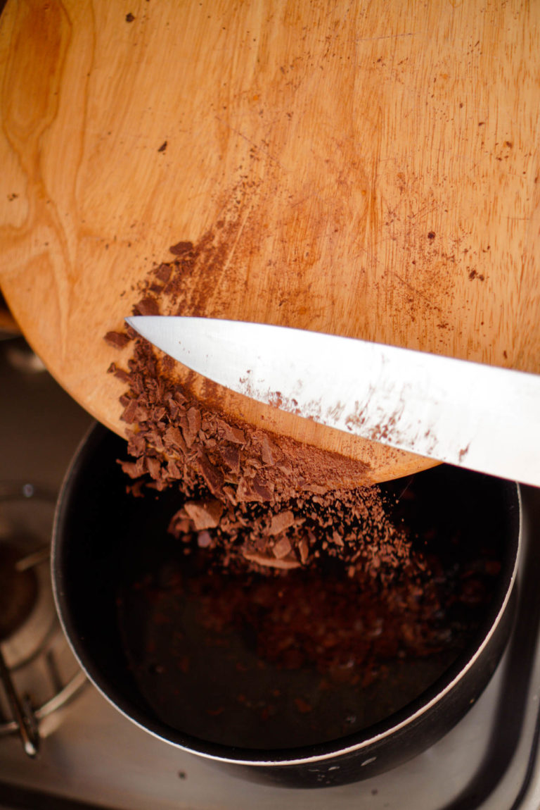 Vai Cacao Nahua Throwing cacao in pan