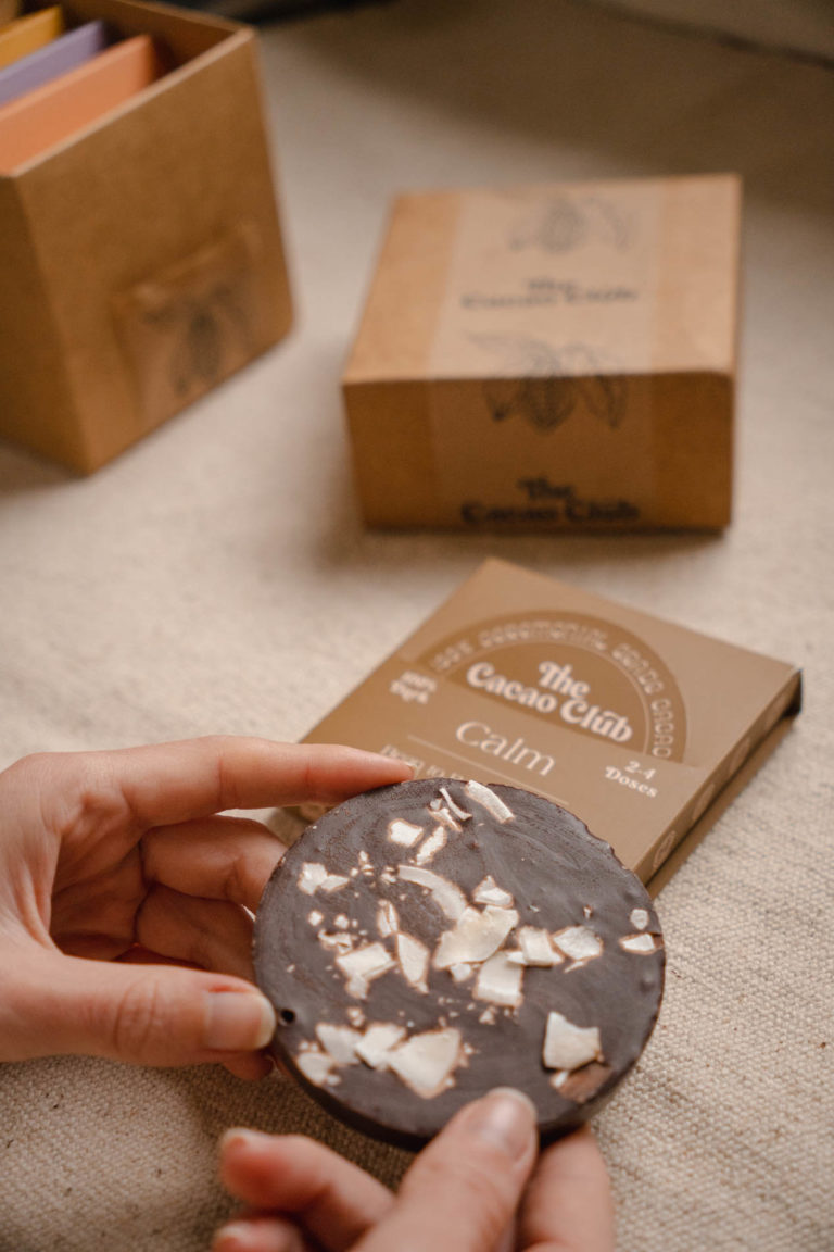 'Calm' Cacao disc with coconut flakes inclusions